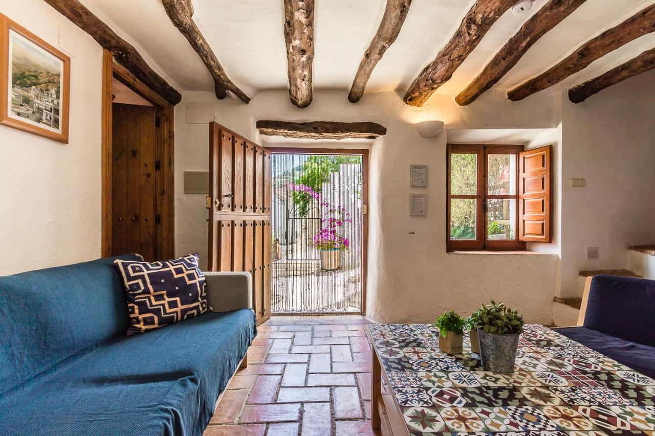 Casa Mundo - 16Th Century Traditional White Village House With Pool Pinos del Valle Exterior photo
